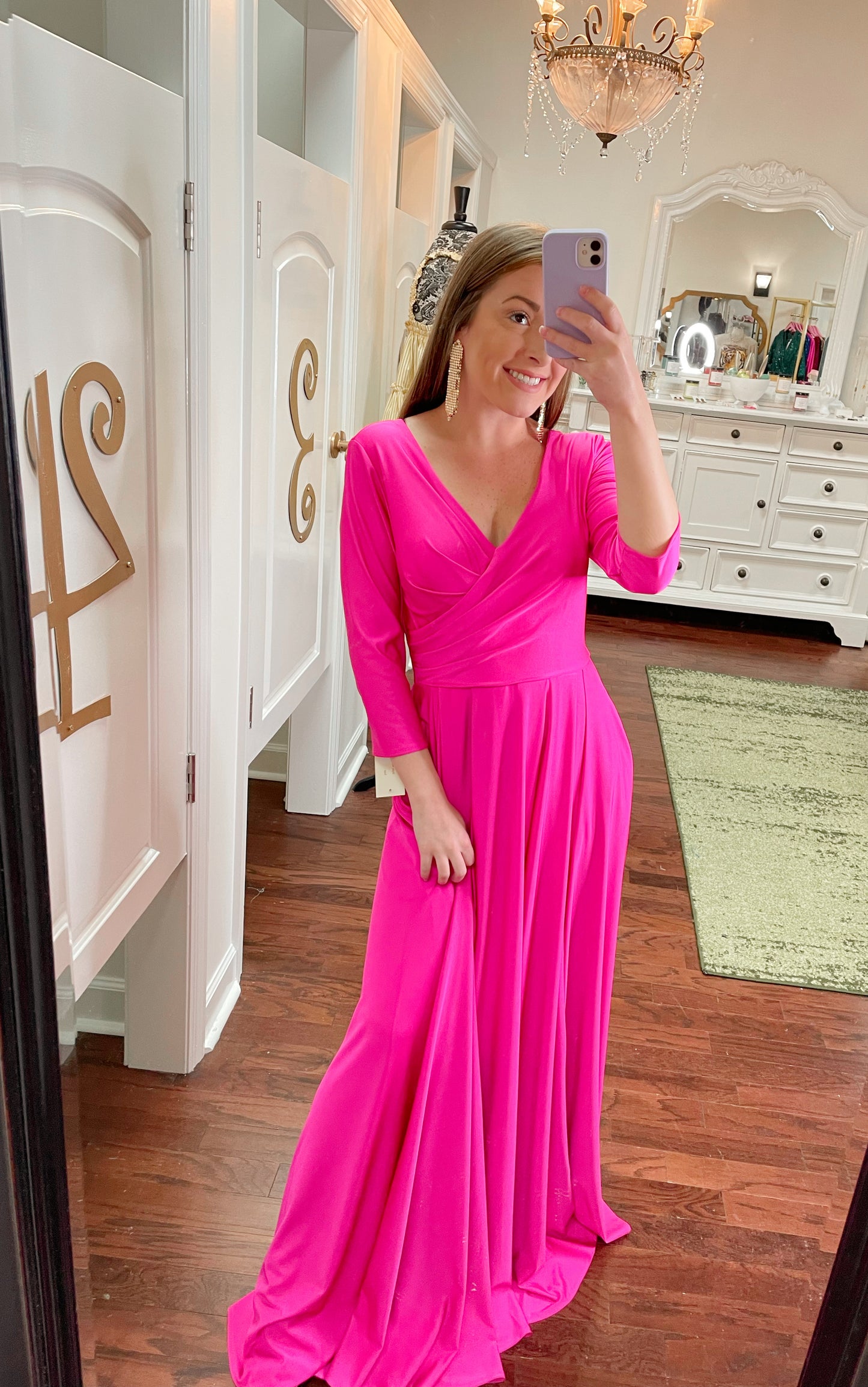 Gold mesh dot drop dangle earrings that reflect the light and sparkle and shine paired with hot pink gown