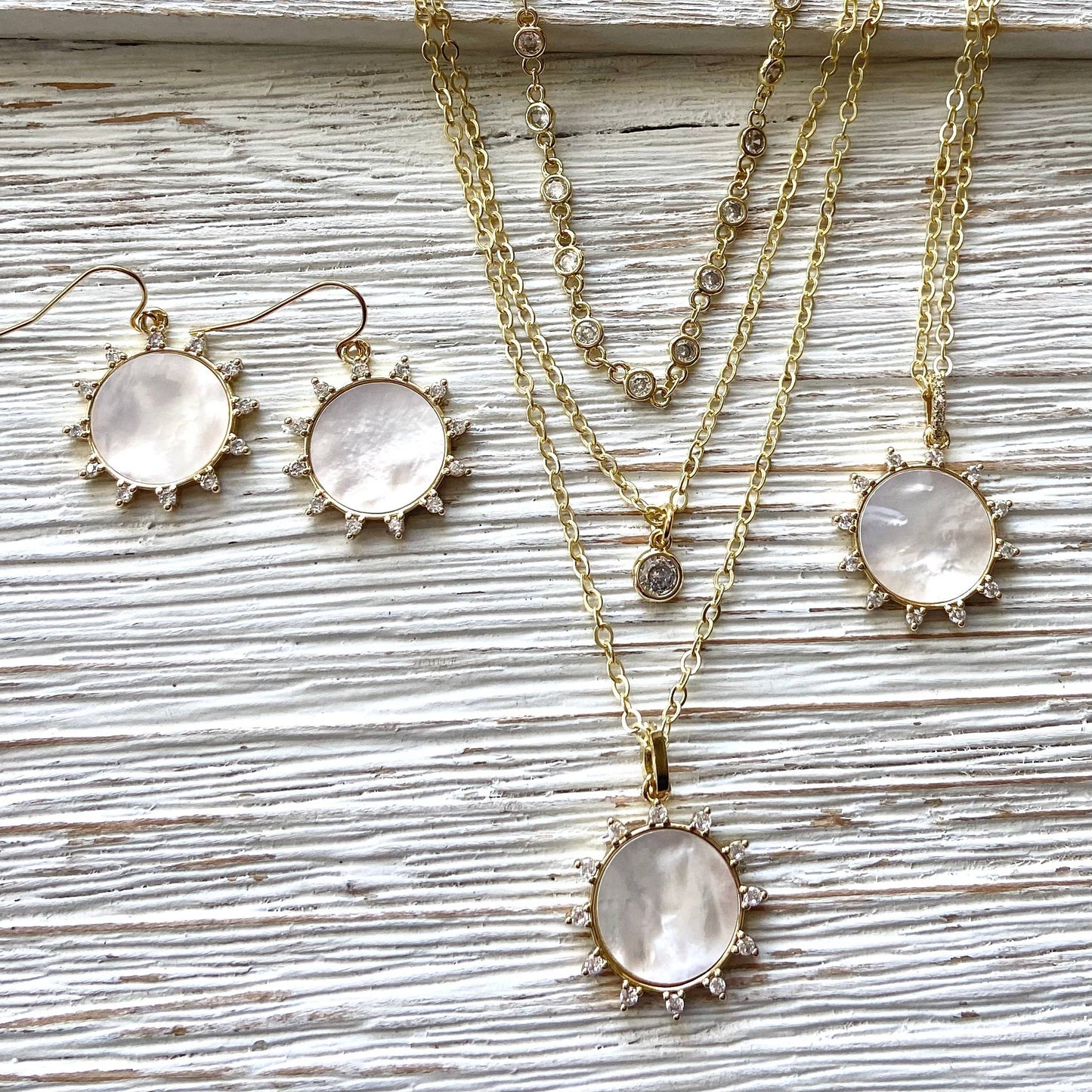 Sunny pearl earrings