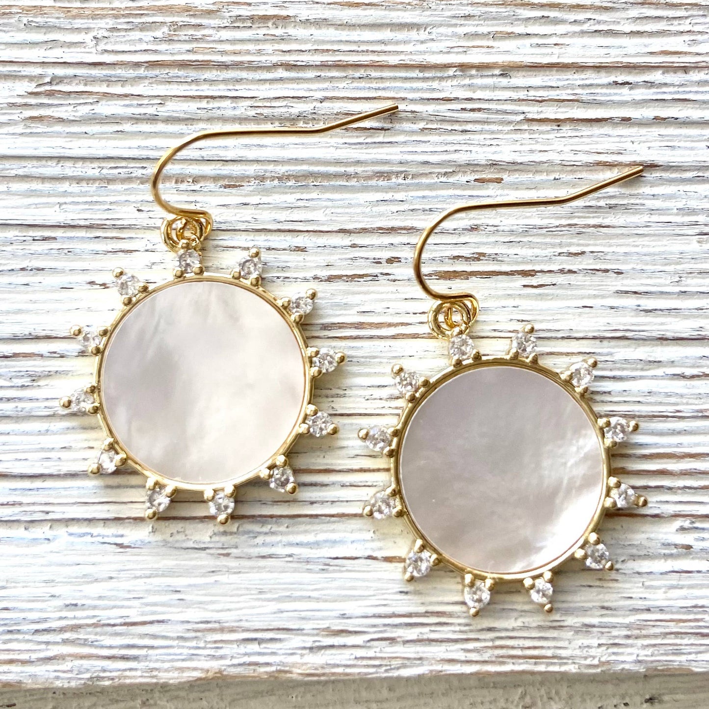 Sunny pearl earrings