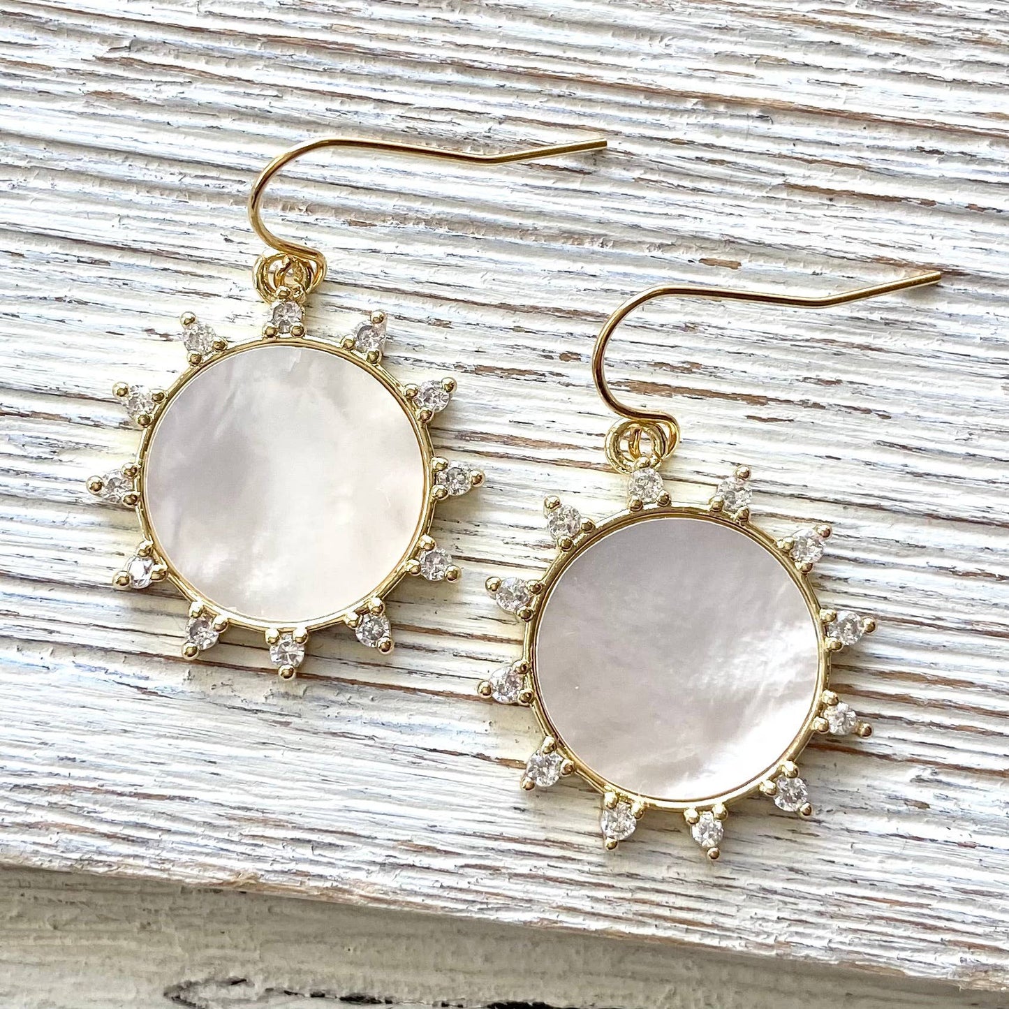 Sunny pearl earrings
