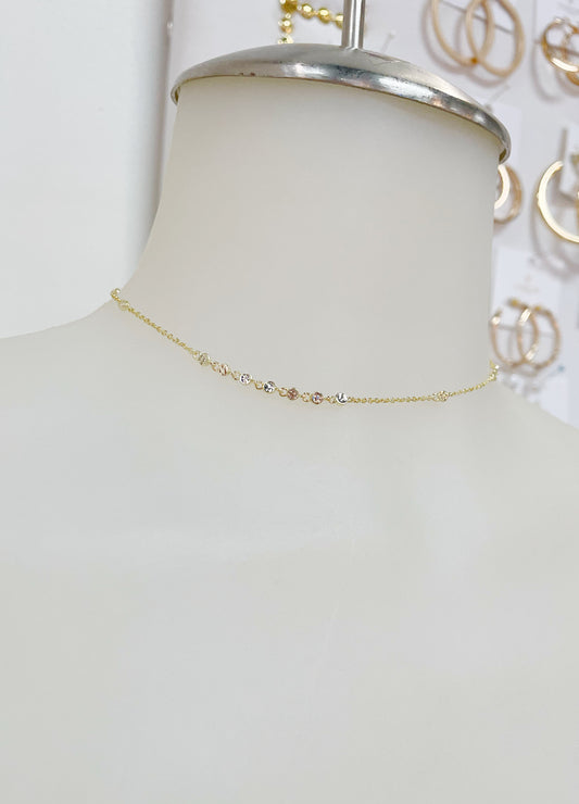 Dainty gold adjustable choker with patterned chain