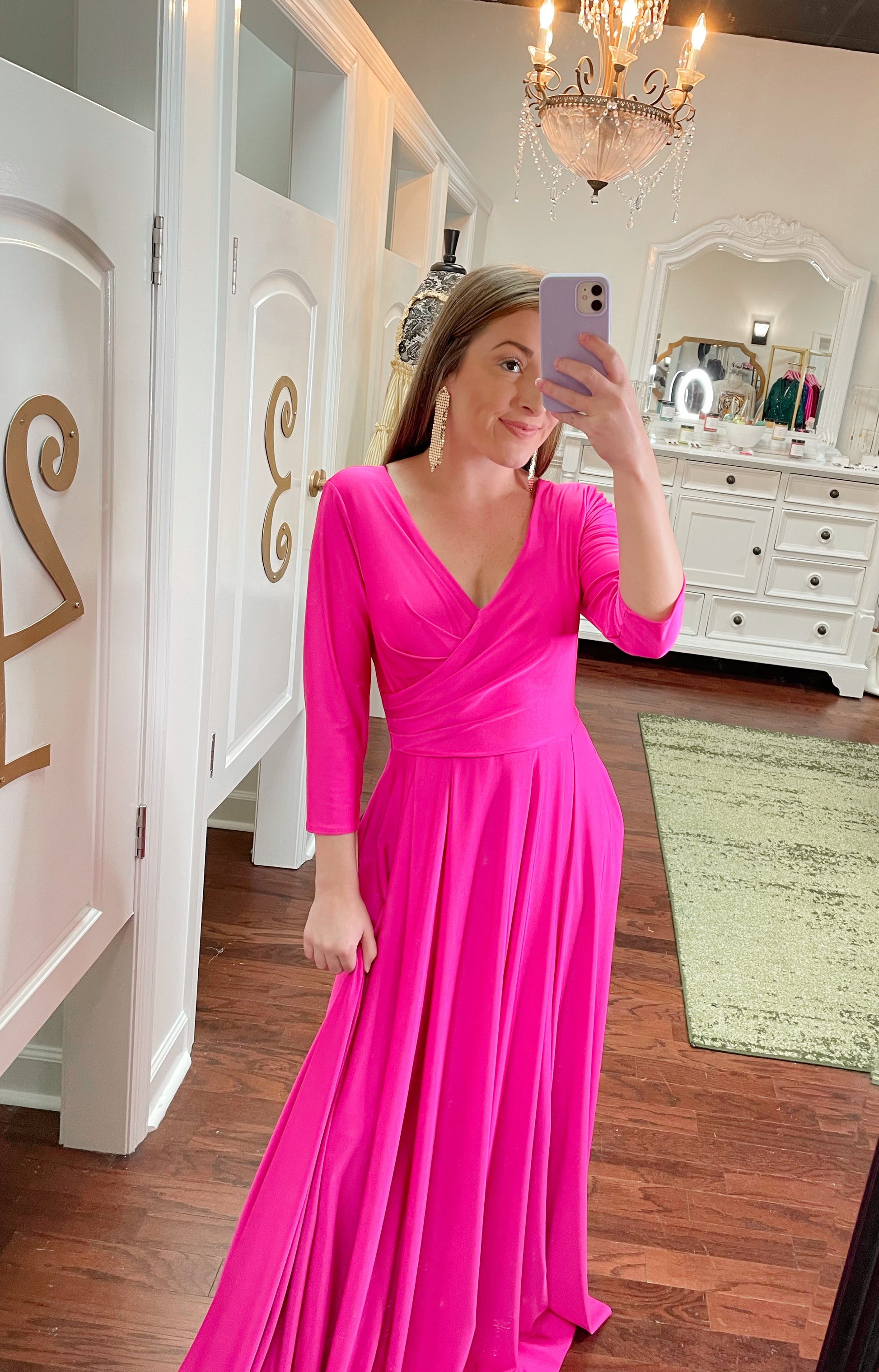 Gold mesh dot drop dangle earrings that reflect the light and sparkle and shine paired with hot pink gown